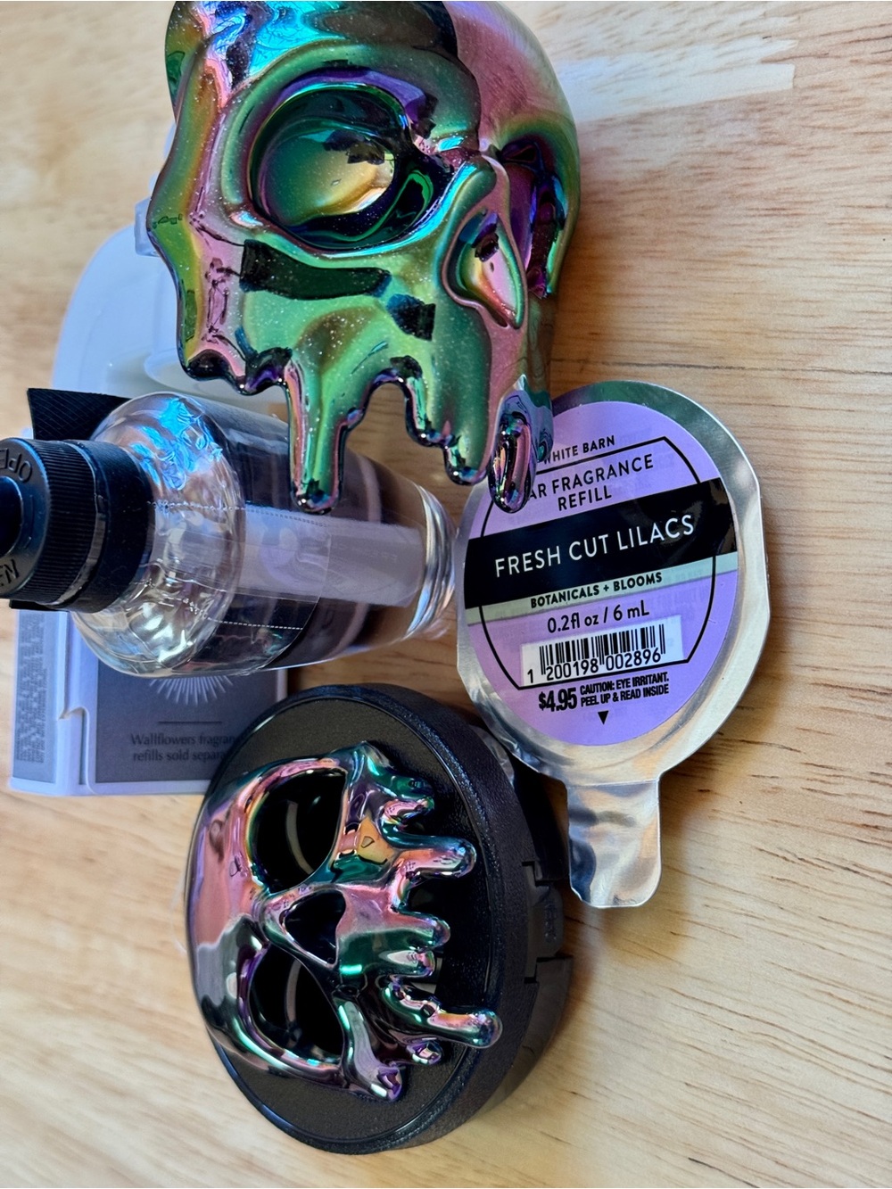 Bath & Body Works Iridescent Skull 4Piece Halloween Set in Green, Purple, Pink